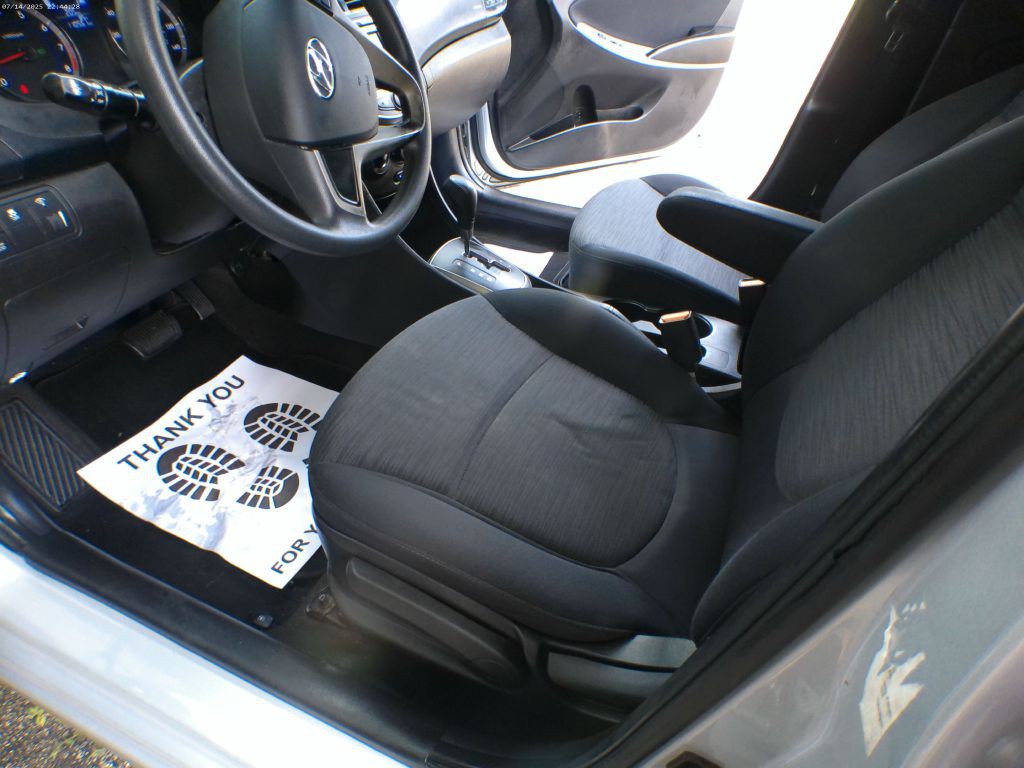 2015 Hyundai Accent Image 7