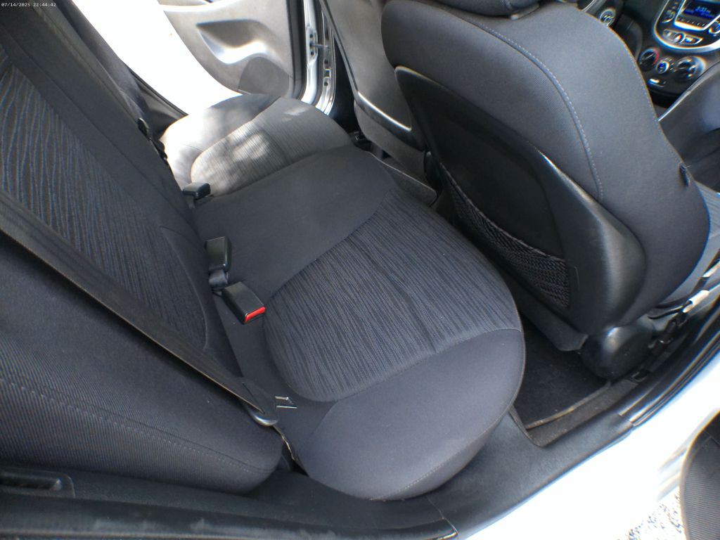 2015 Hyundai Accent Image 8
