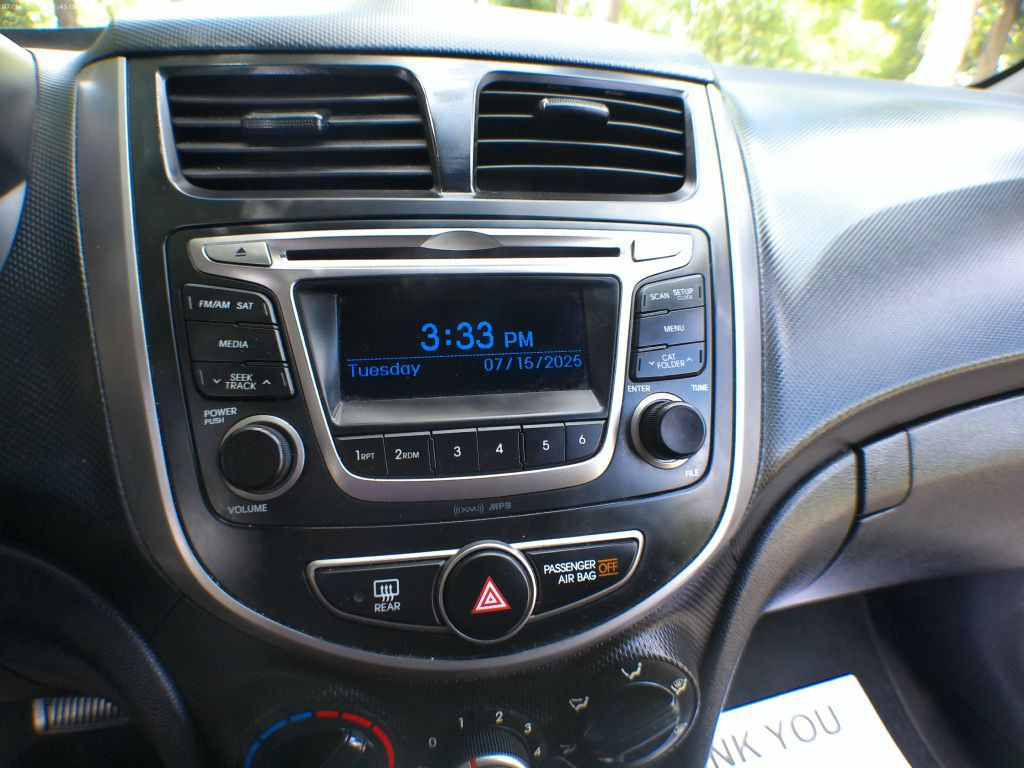2015 Hyundai Accent Image 12