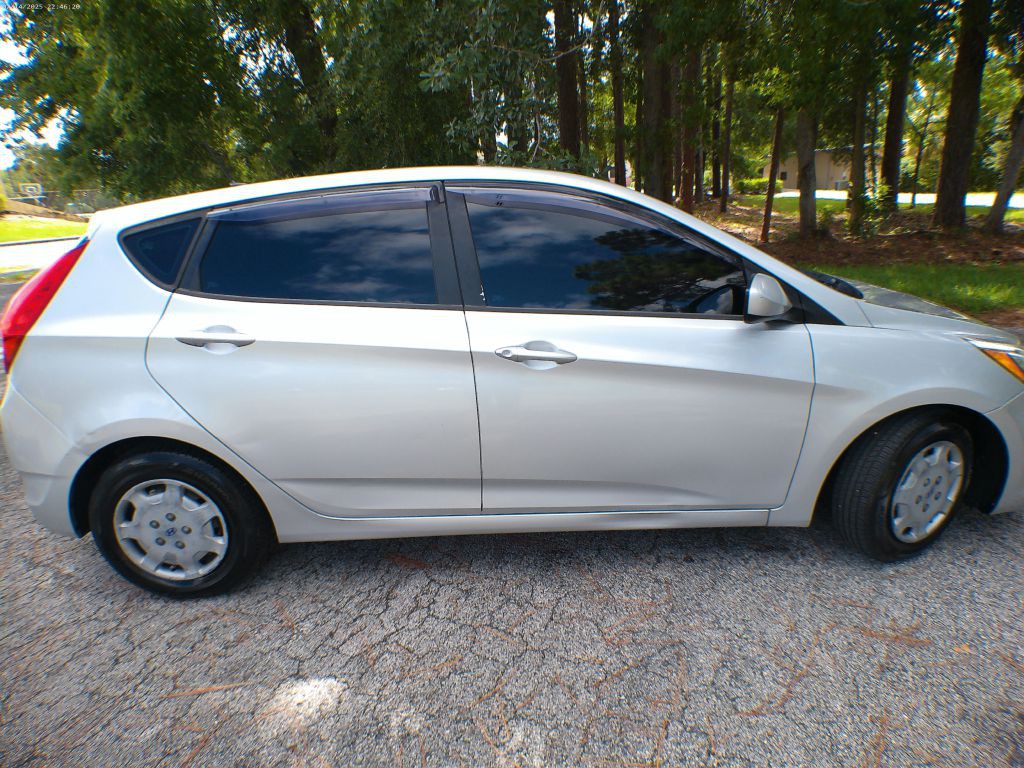 2015 Hyundai Accent Image 16