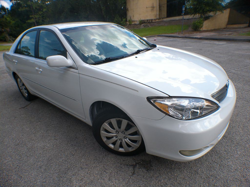 2004 Toyota Camry Image 2