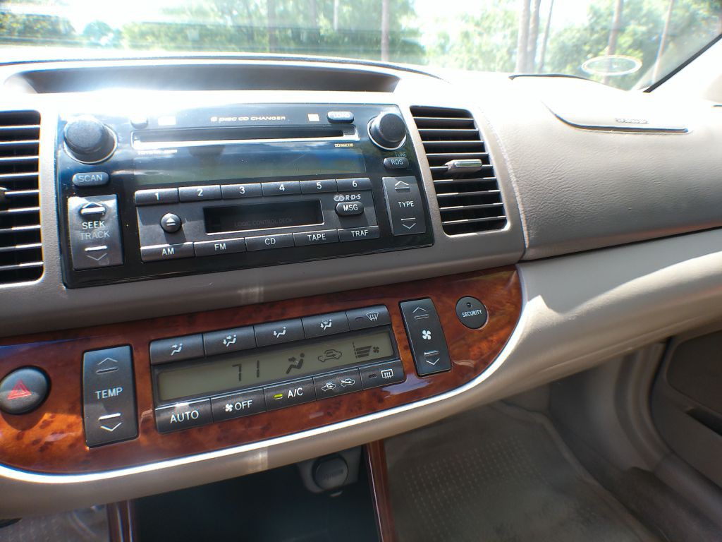 2004 Toyota Camry Image 8