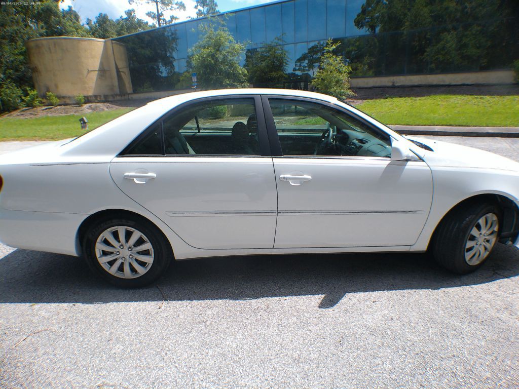 2004 Toyota Camry Image 11