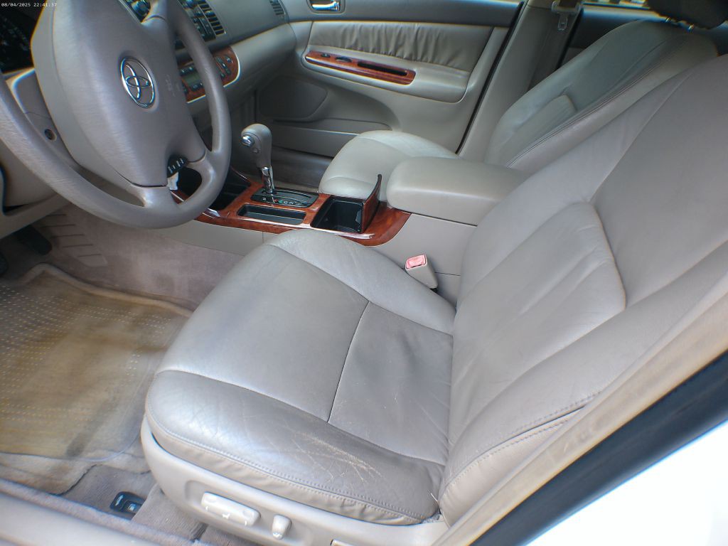 2004 Toyota Camry Image 13