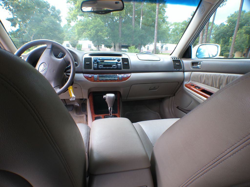 2004 Toyota Camry Image 17