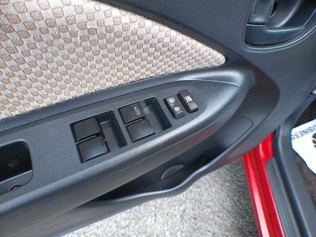 2007 Toyota Yaris Image 9
