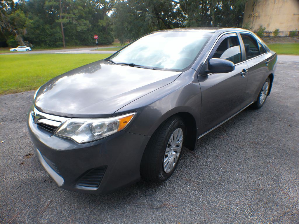 2013 Toyota Camry Image 1