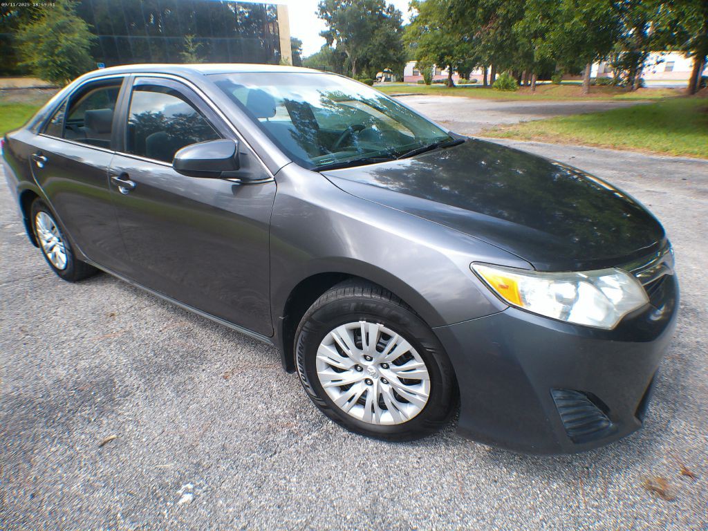 2013 Toyota Camry Image 2