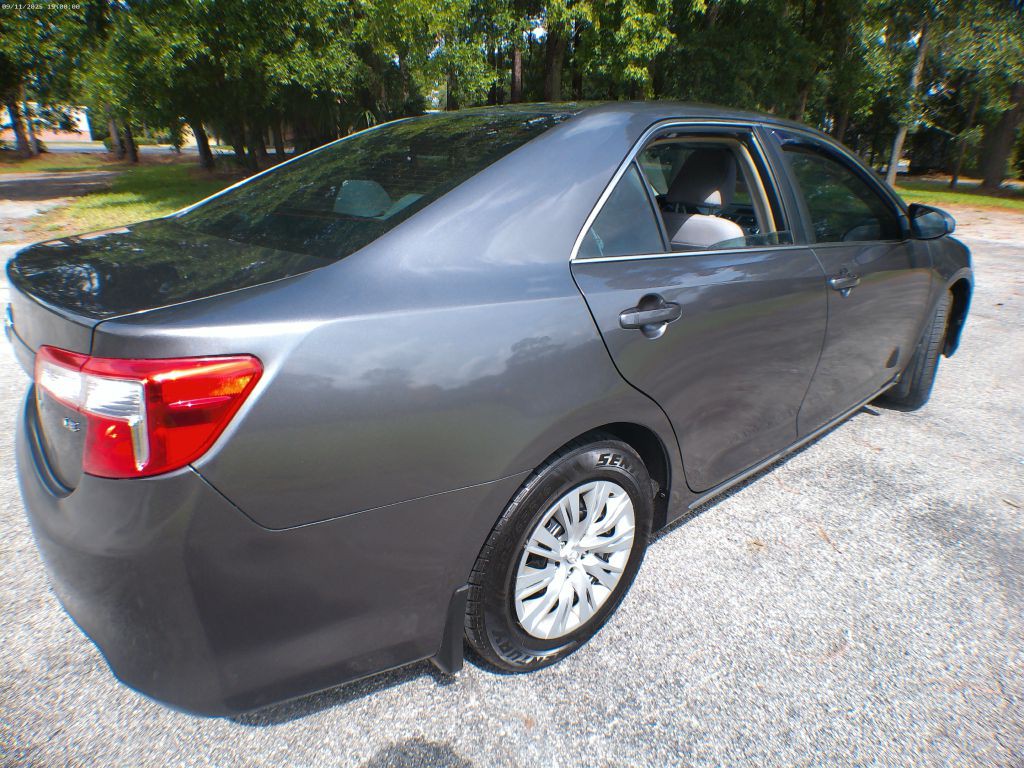 2013 Toyota Camry Image 3