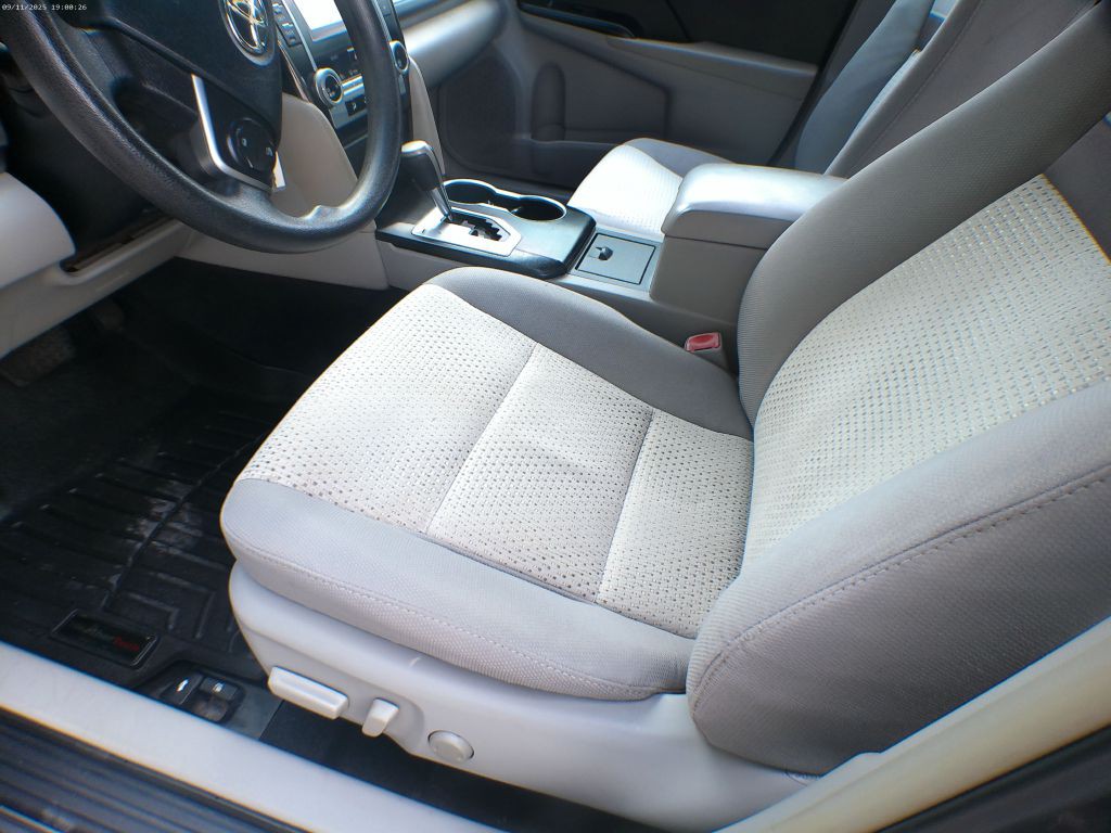 2013 Toyota Camry Image 6