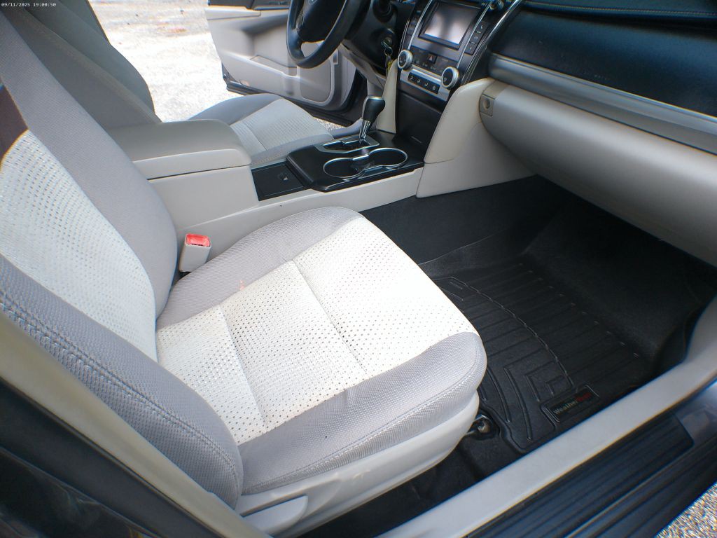 2013 Toyota Camry Image 8