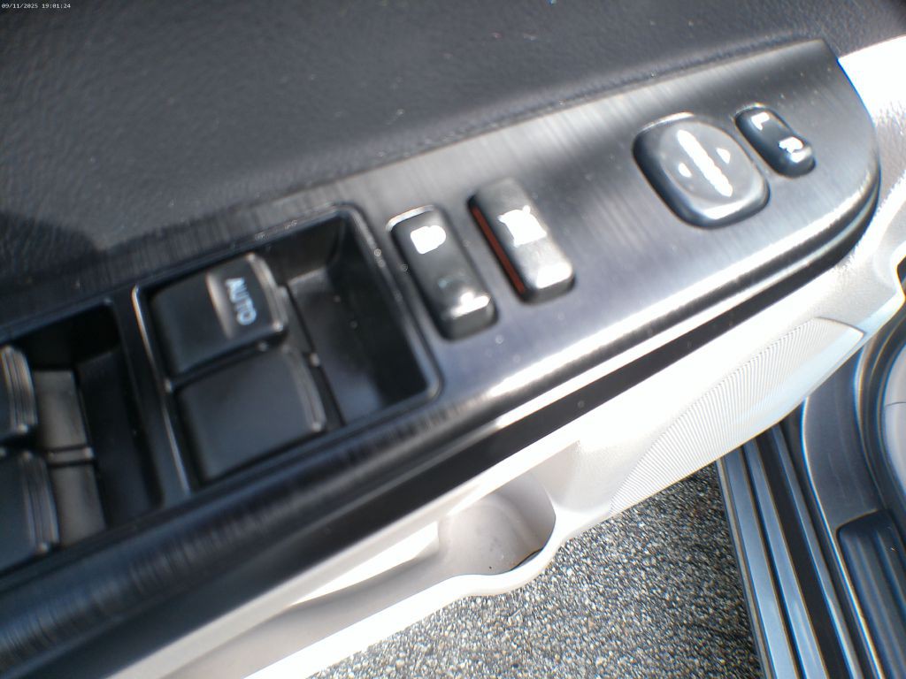 2013 Toyota Camry Image 11