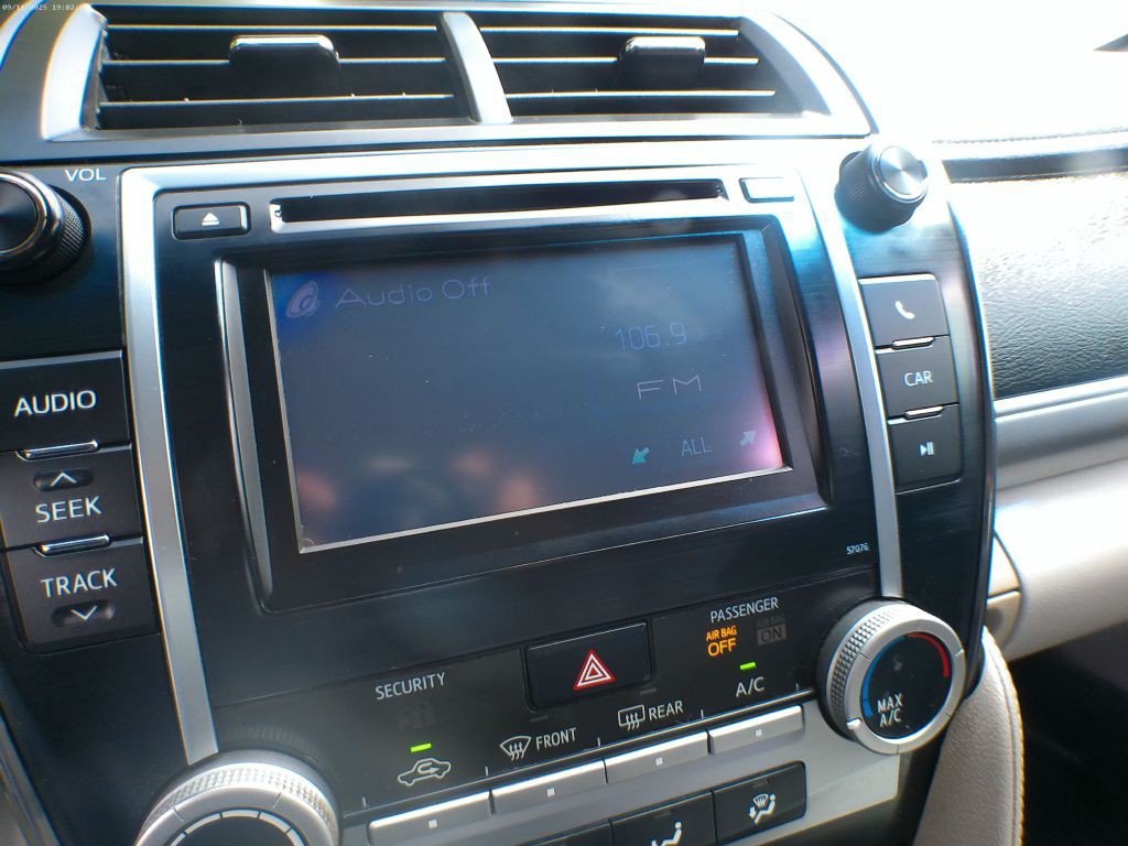 2013 Toyota Camry Image 13
