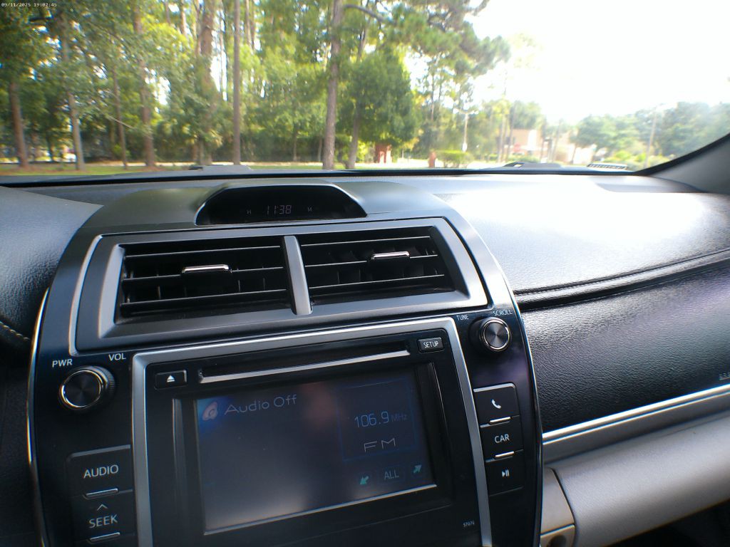 2013 Toyota Camry Image 15