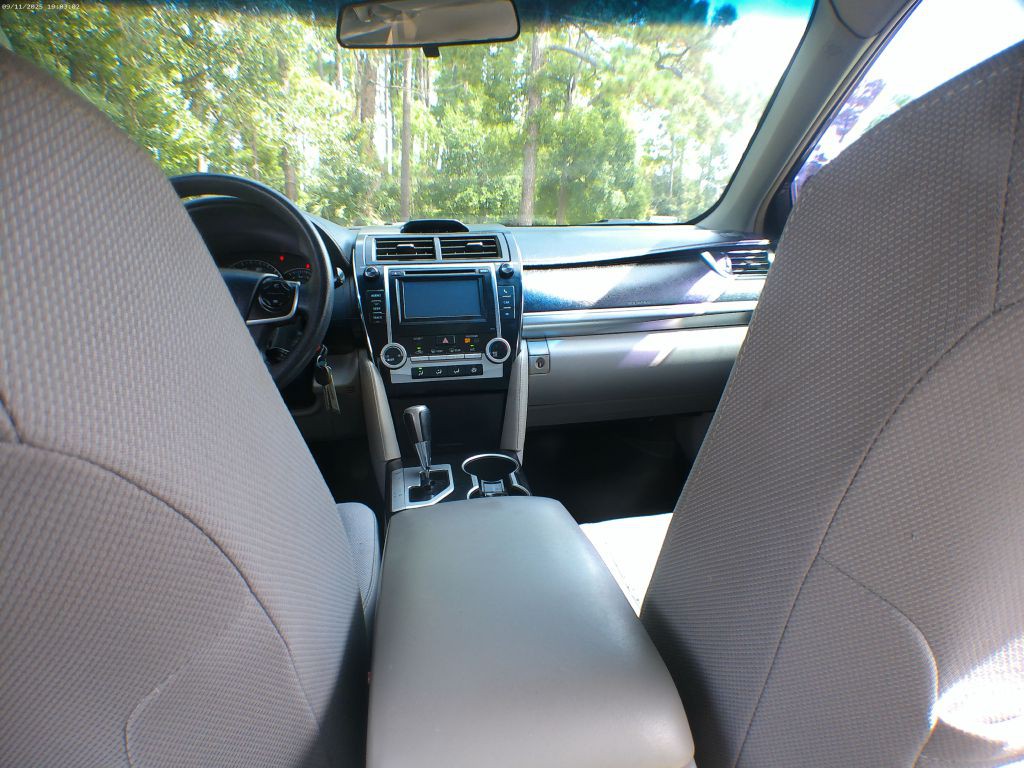 2013 Toyota Camry Image 16