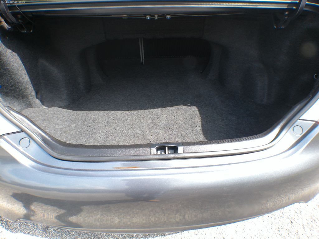 2013 Toyota Camry Image 17
