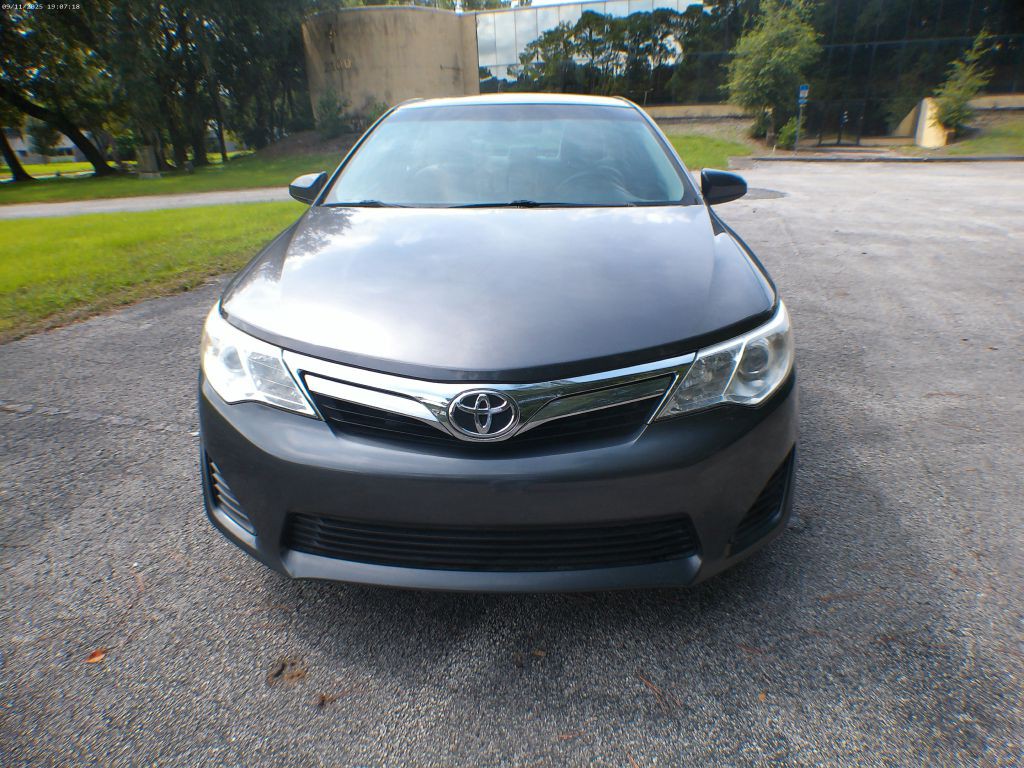 2013 Toyota Camry Image 18