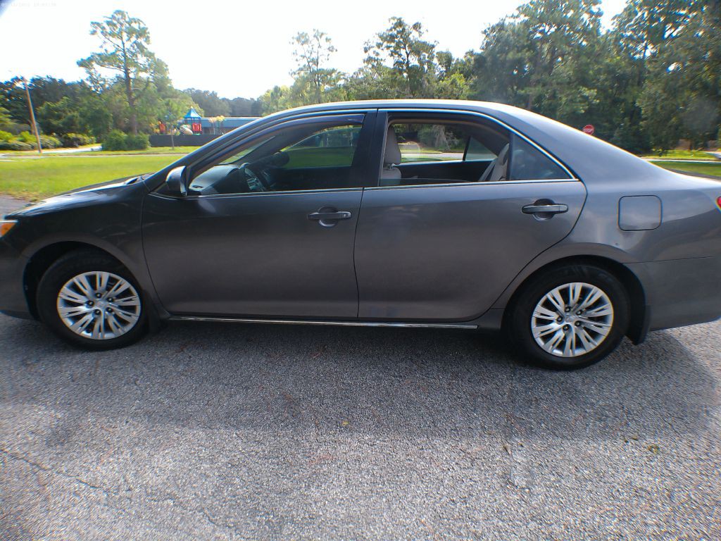 2013 Toyota Camry Image 19