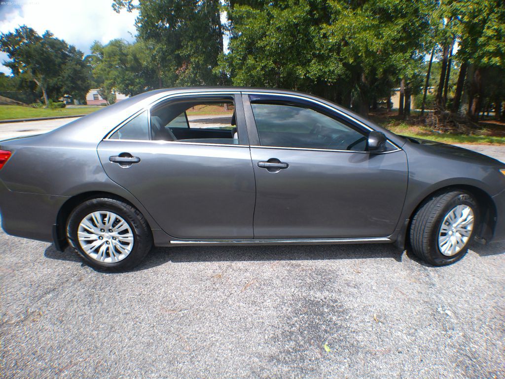 2013 Toyota Camry Image 20