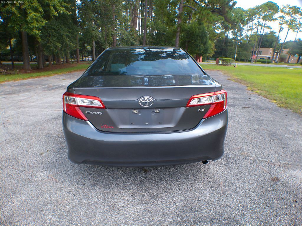 2013 Toyota Camry Image 21