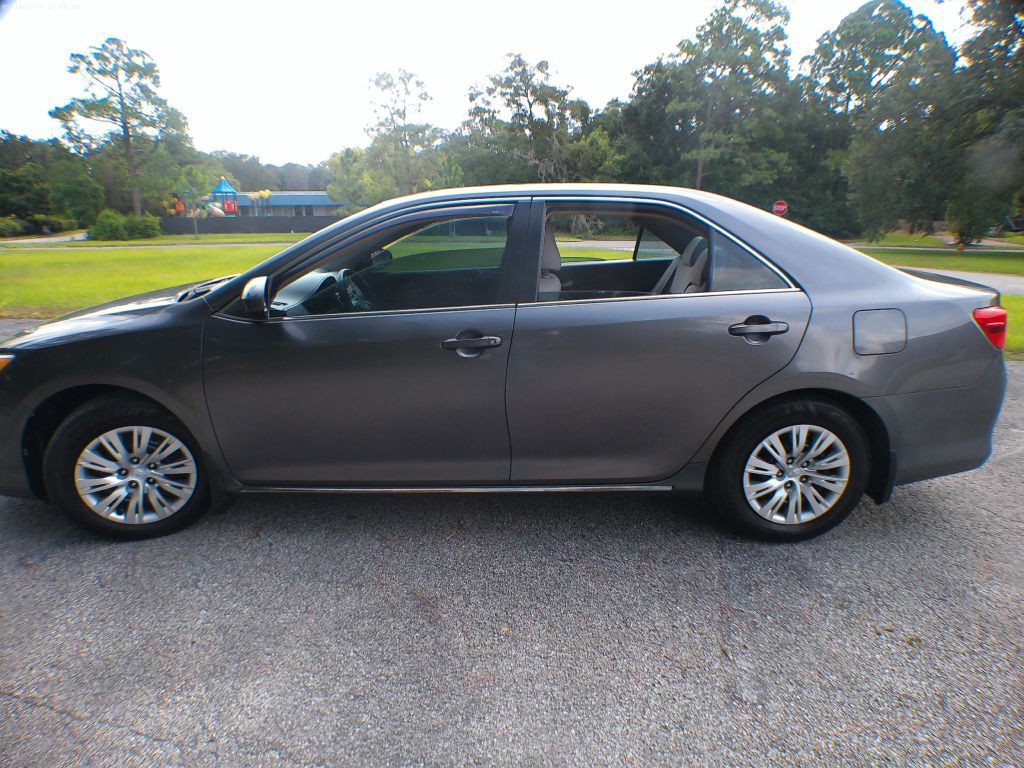 2013 Toyota Camry Image 24