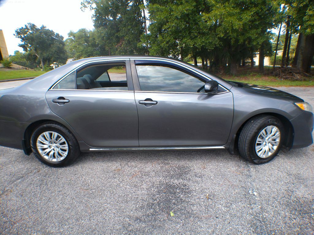 2013 Toyota Camry Image 25