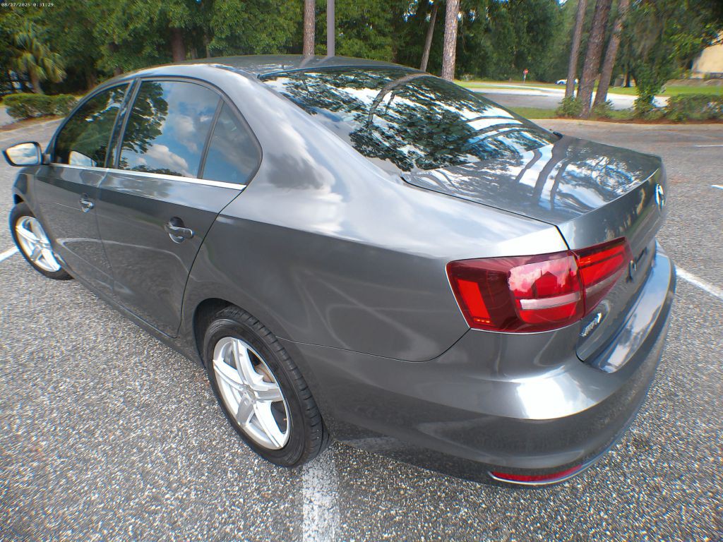 2017 Volkswagen Jetta Image 4