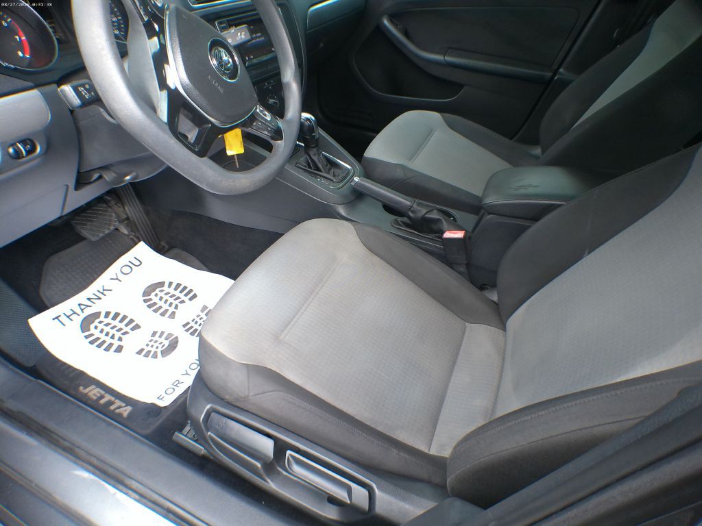 2017 Volkswagen Jetta Image 5