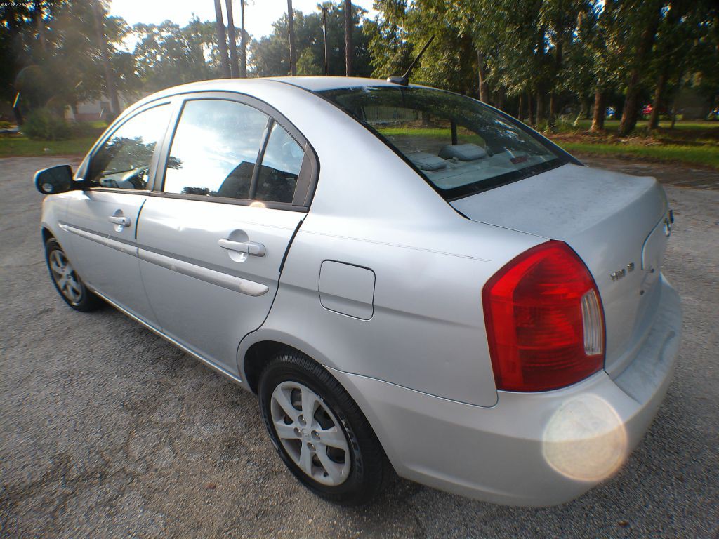 2011 Hyundai Accent Image 4