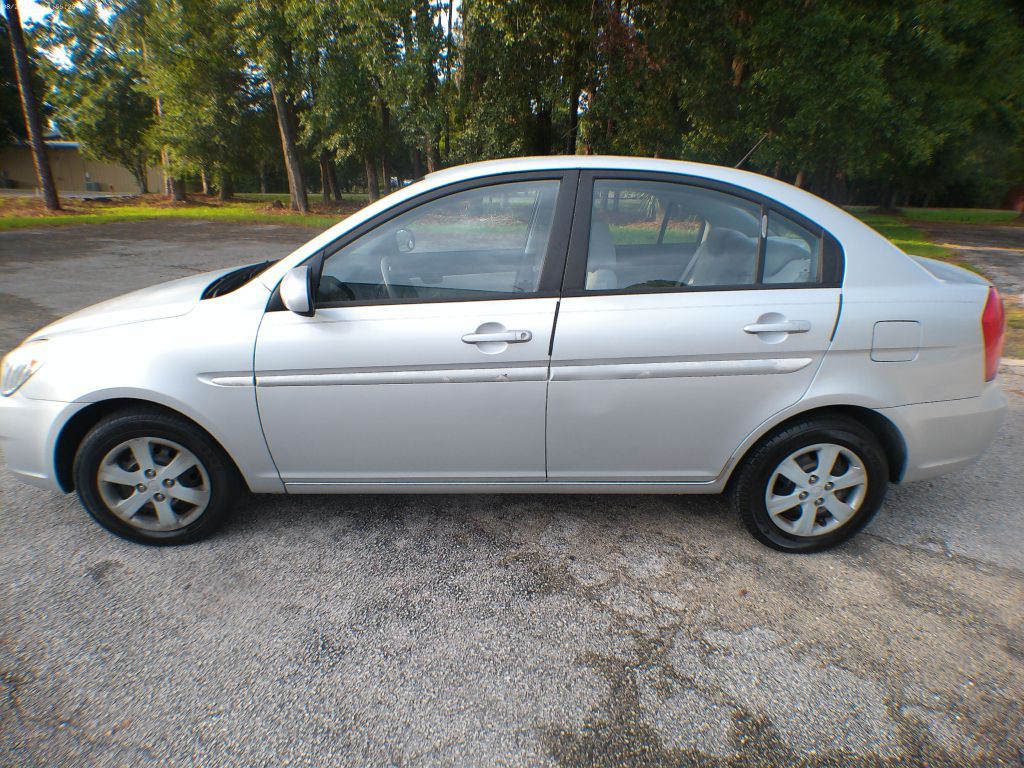2011 Hyundai Accent Image 7