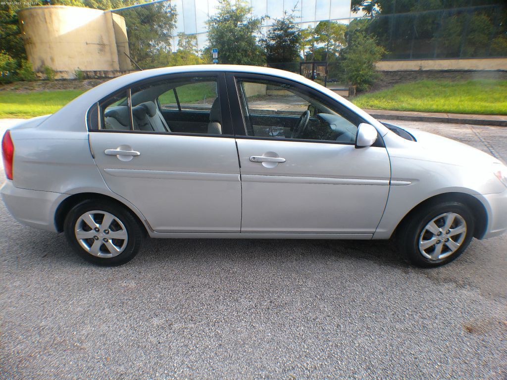 2011 Hyundai Accent Image 8