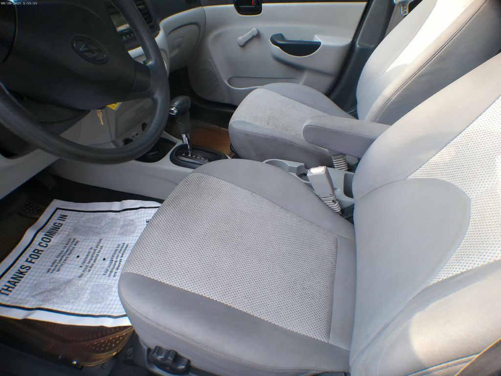 2011 Hyundai Accent Image 10
