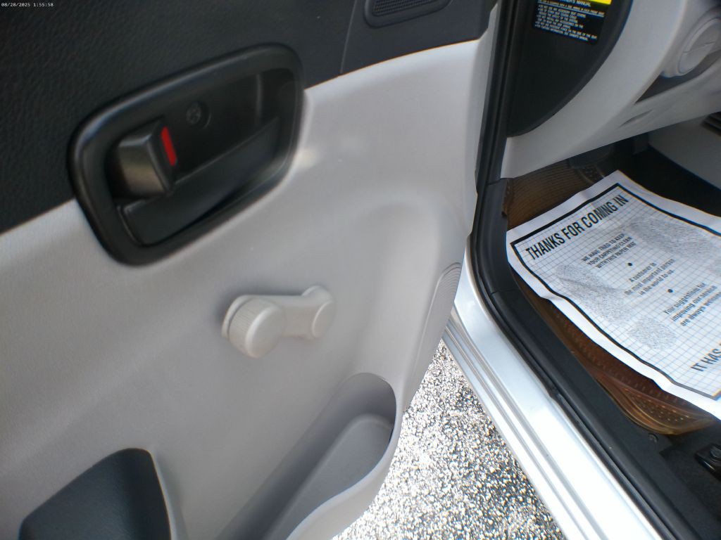 2011 Hyundai Accent Image 11