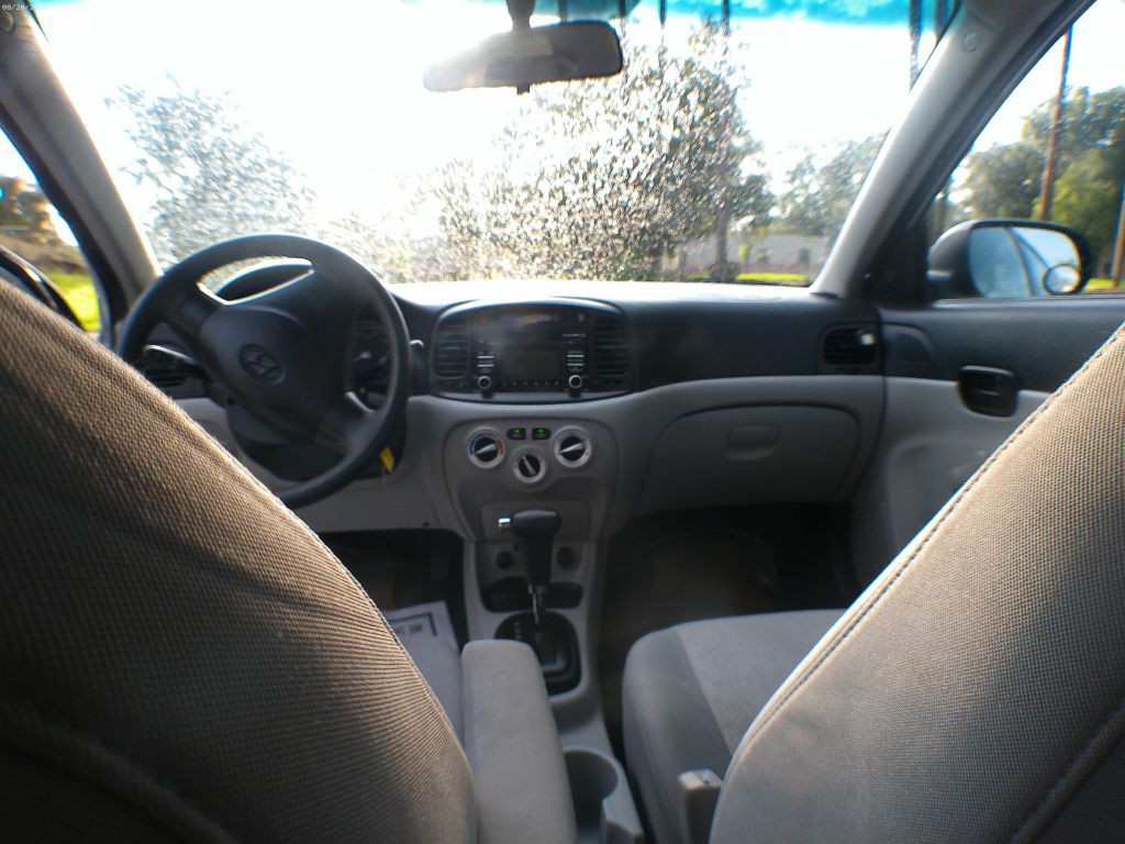 2011 Hyundai Accent Image 15