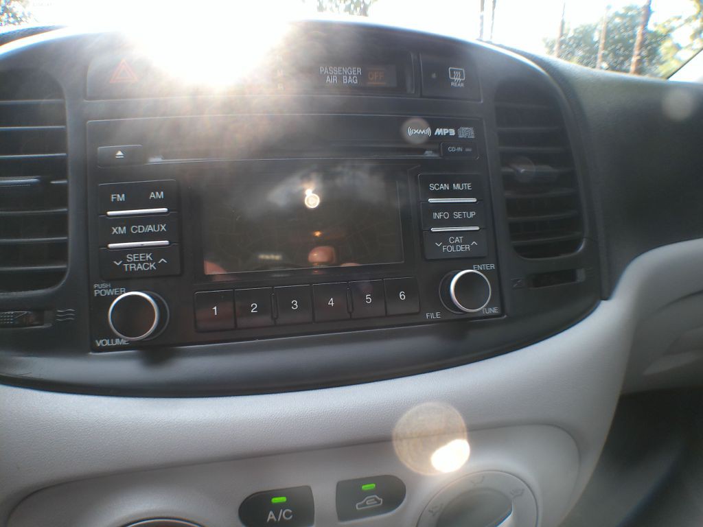 2011 Hyundai Accent Image 16