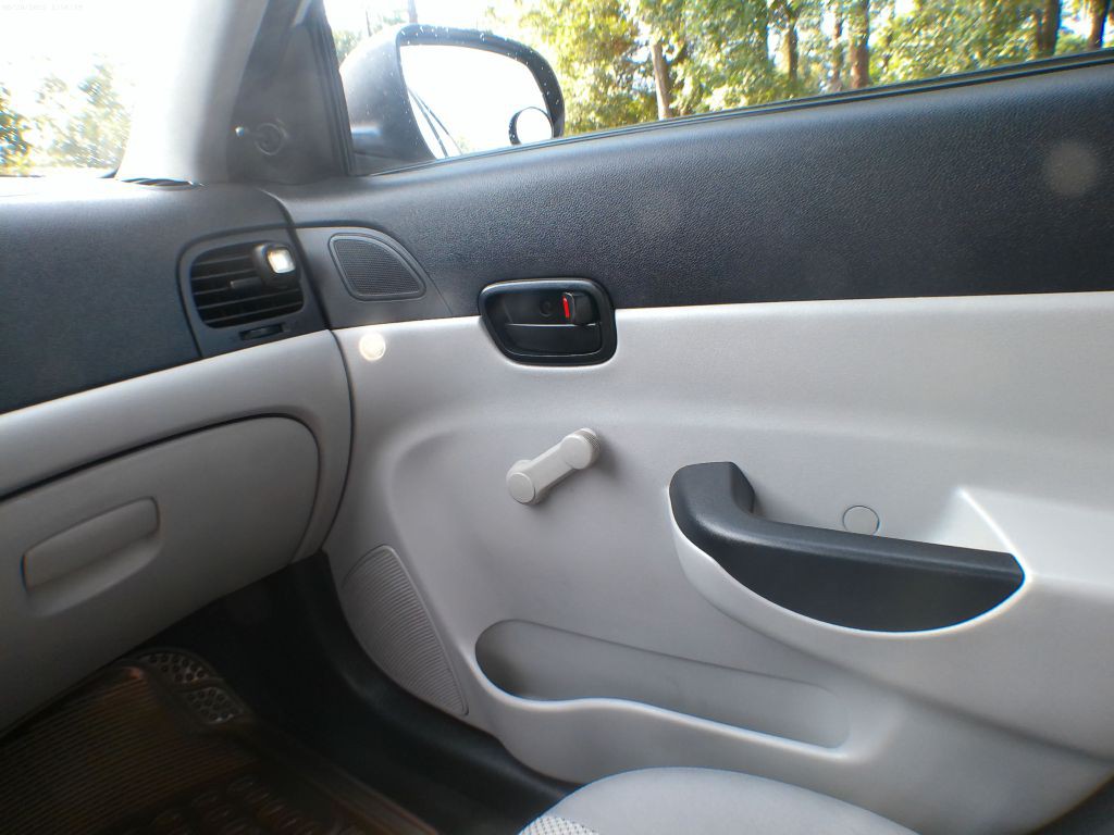 2011 Hyundai Accent Image 18