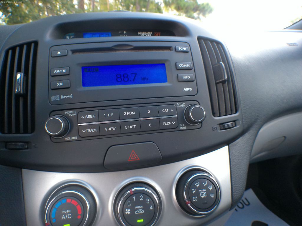 2010 Hyundai Elantra Image 11