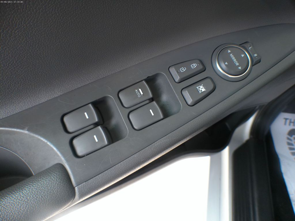 2013 Hyundai Sonata Image 9