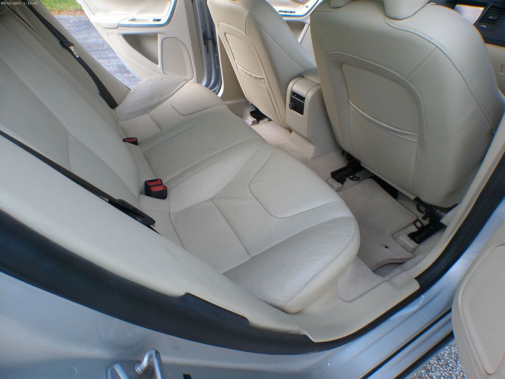 2015 Volvo S60 Image 12