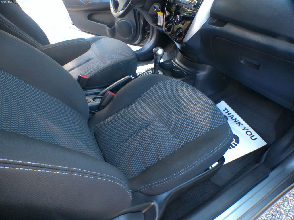 2015 Nissan Versa Image 6