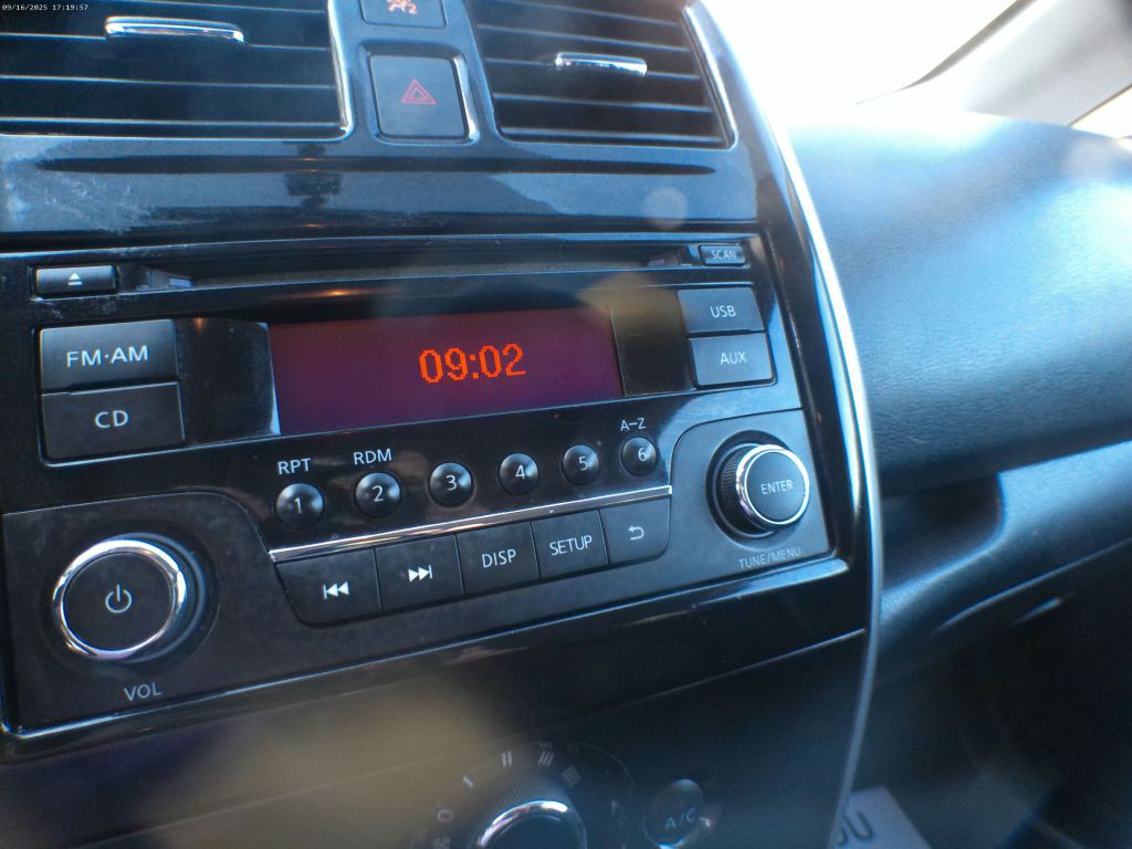 2015 Nissan Versa Image 9