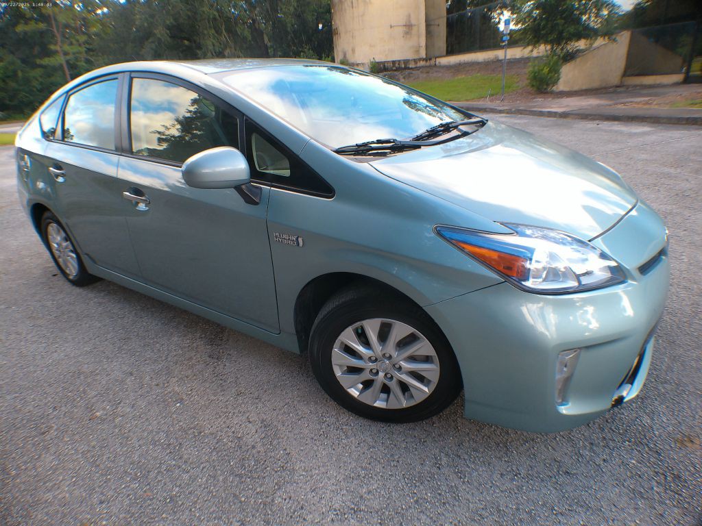 2014 Toyota Prius Image 2