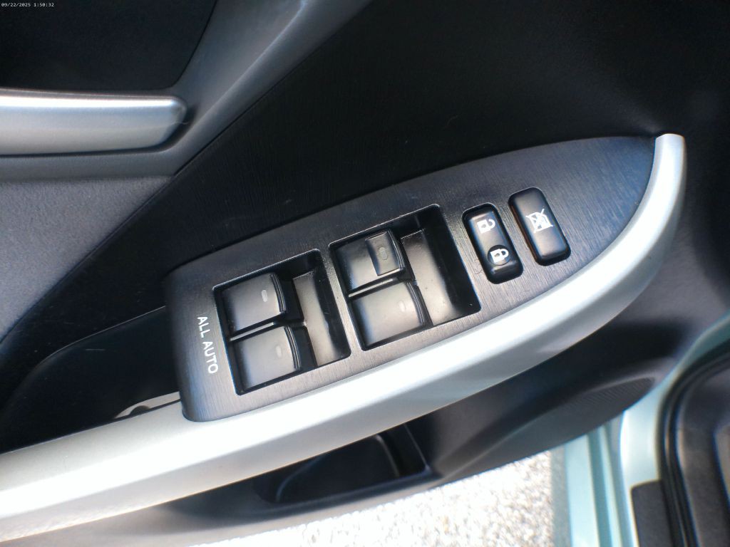 2014 Toyota Prius Image 11