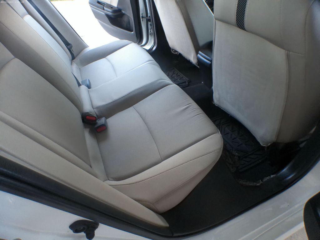 2017 Honda Civic Image 8