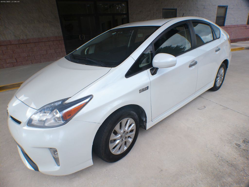 2013 Toyota Prius Image 1