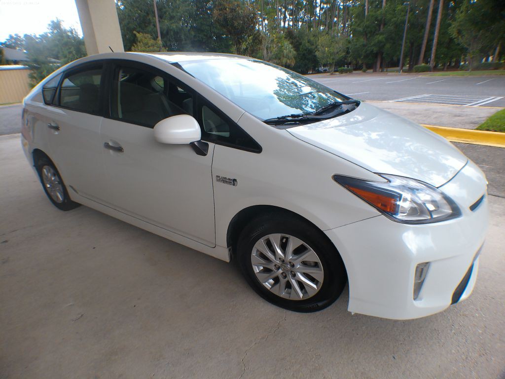 2013 Toyota Prius Image 2