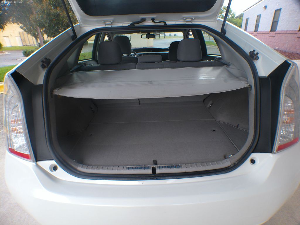 2013 Toyota Prius Image 10