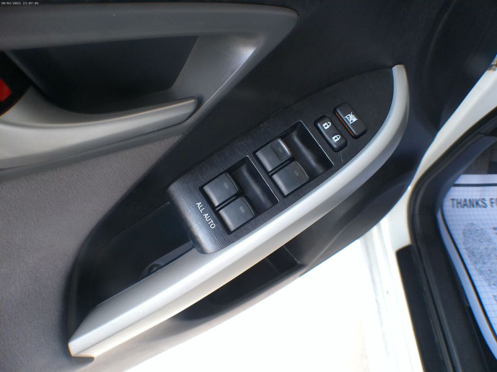 2013 Toyota Prius Image 11