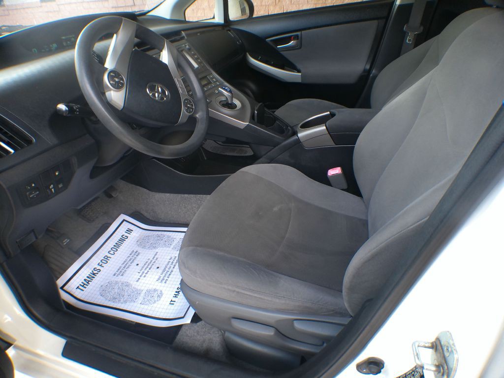 2013 Toyota Prius Image 13