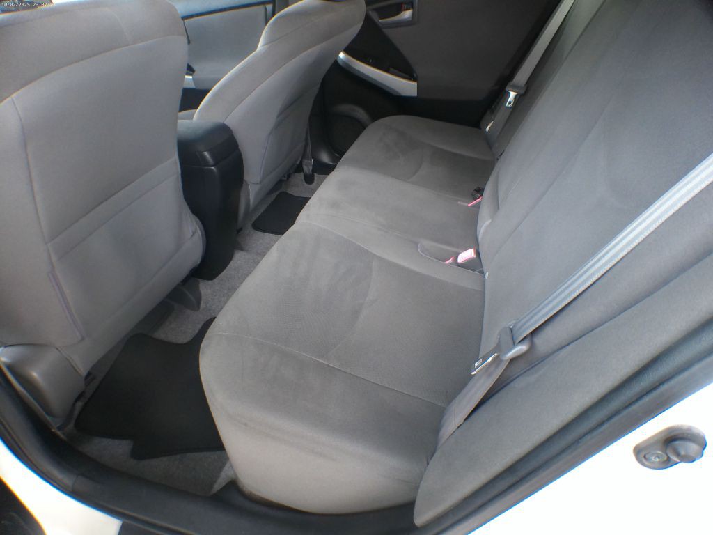 2013 Toyota Prius Image 14